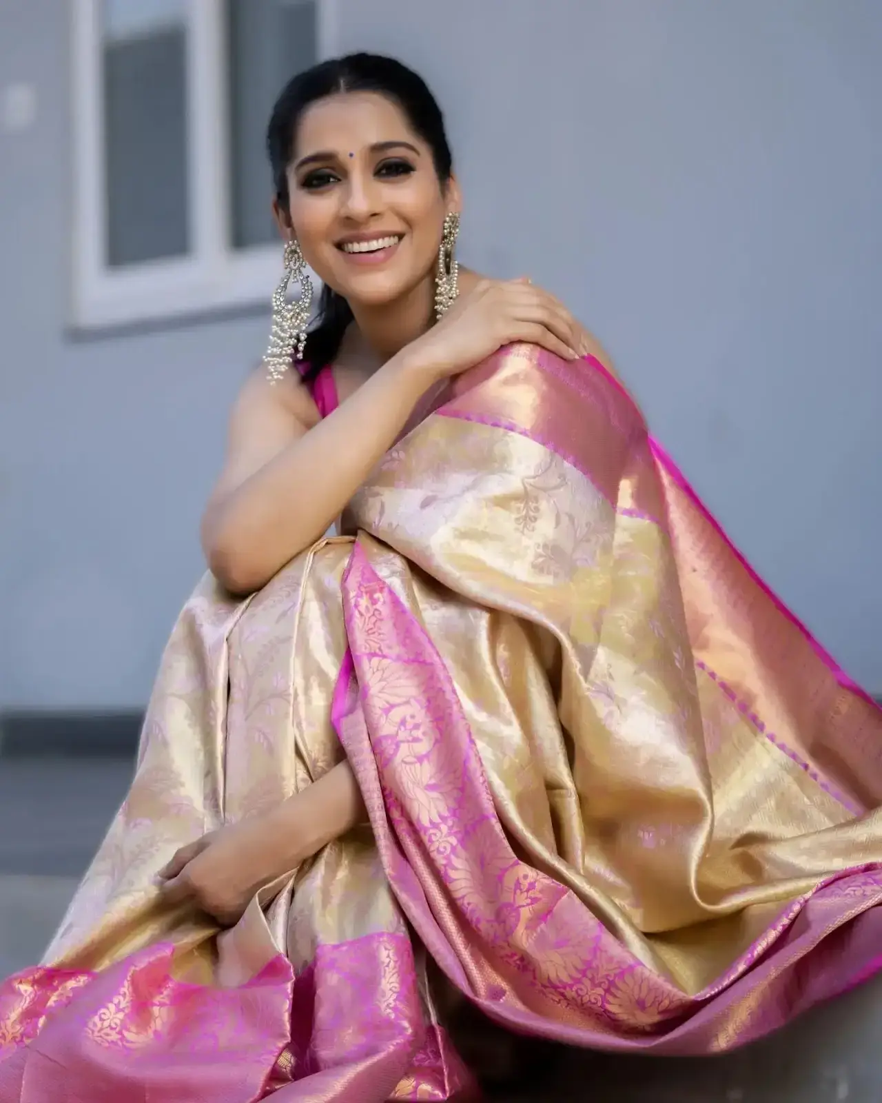 INDIAN TV ACTRESS RASHMI GAUTAM IN YELLOW PATTU SAREE 9